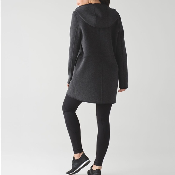 lululemon City Bound Wrap *Reversible* - Picture 4 of 13